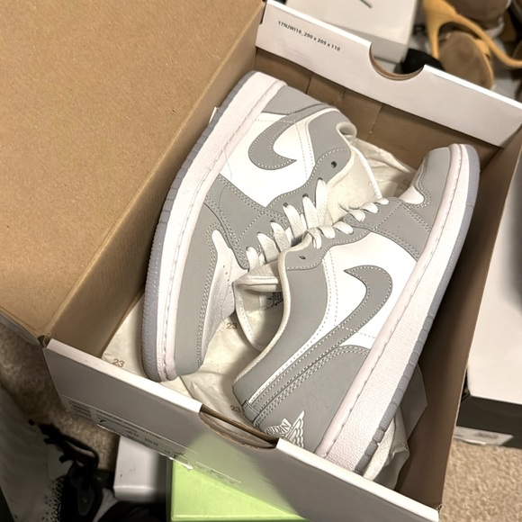 NIKE AIR JORDAN 1 LOW GRAY/WHITE WOMENS SIZE 7